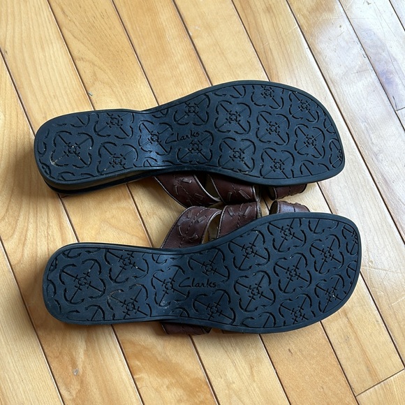 Clarks brown leather slip on sandals with woven leather design size 10 - Picture 4 of 7